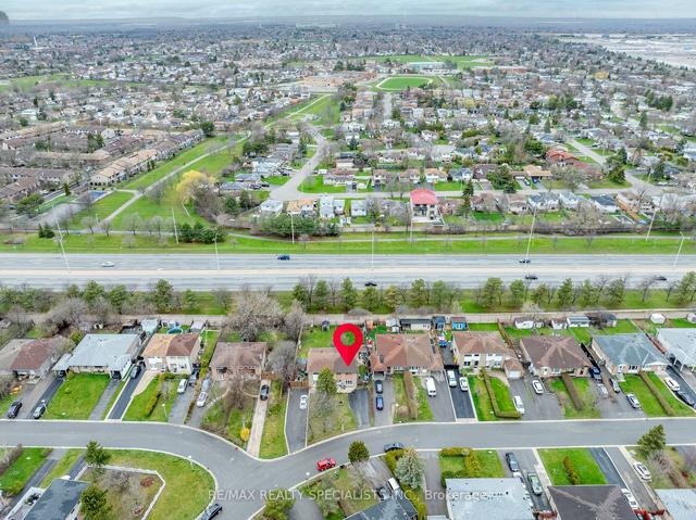 35 Flamingo Cres, House semidetached with 4 bedrooms, 2 bathrooms and 4 parking in Brampton ON | Image 23
