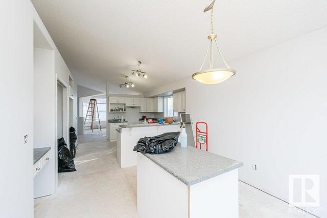 7314 166a Av Nw, House detached with 3 bedrooms, 2 bathrooms and null parking in Edmonton AB | Image 25