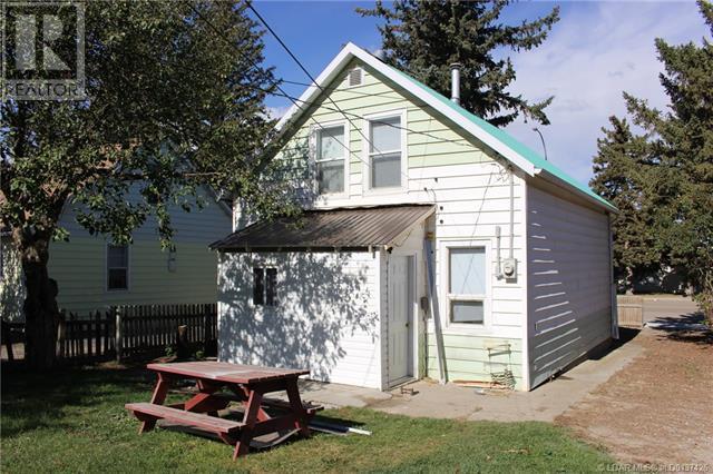 223 Highway Avenue, House detached with 2 bedrooms, 1 bathrooms and 2 parking in Picture Butte AB | Image 2