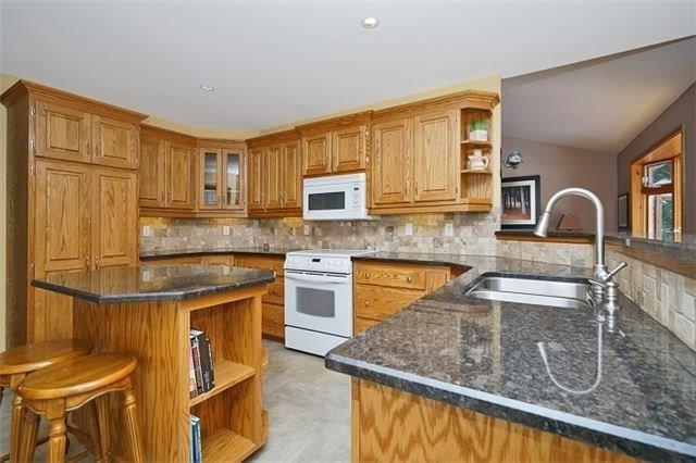 80 Grouse Crt, House detached with 3 bedrooms, 4 bathrooms and 10 parking in Whitby ON | Image 6