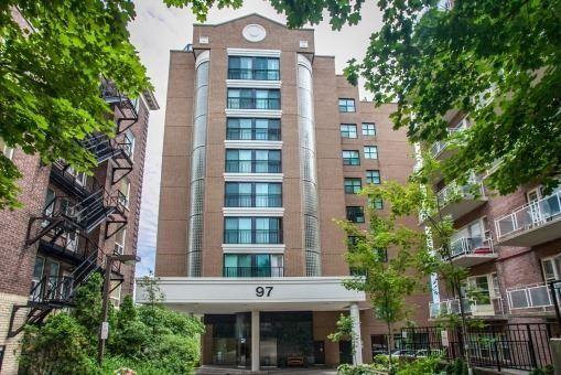 404 - 97 Lawton Blvd, Condo with 1 bedrooms, 1 bathrooms and 1 parking in Toronto ON | Image 1