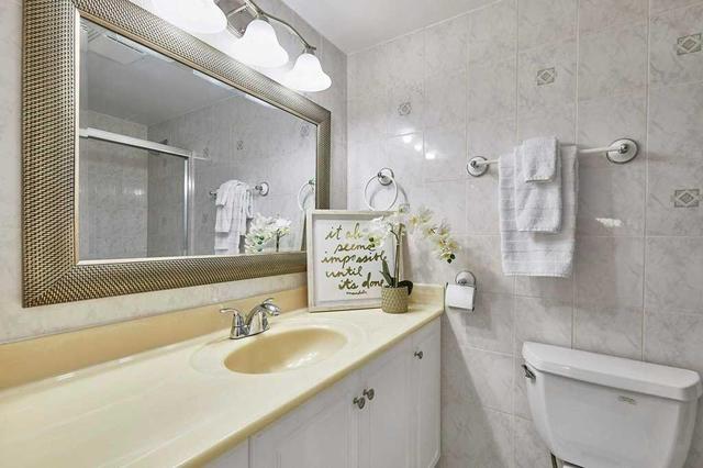 1001 - 150 Neptune Dr, Condo with 3 bedrooms, 2 bathrooms and 1 parking in Toronto ON | Image 9