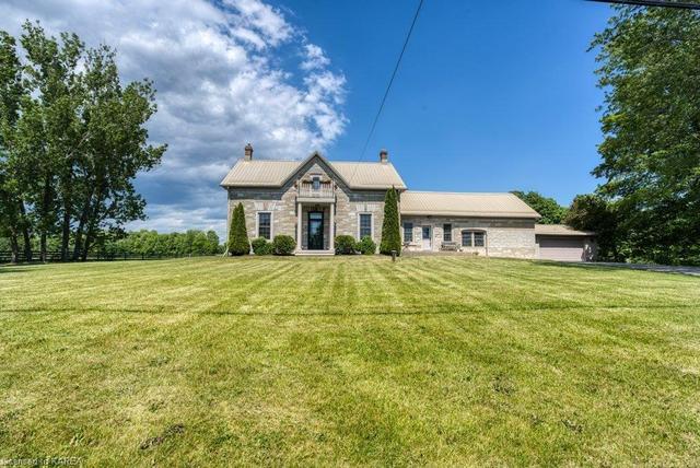 3480 Highway 38, House detached with 4 bedrooms, 2 bathrooms and 6 parking in South Frontenac ON | Image 1