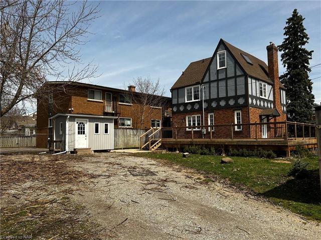 403 Niagara Street, House detached with 5 bedrooms, 2 bathrooms and 4 parking in Welland ON | Image 12