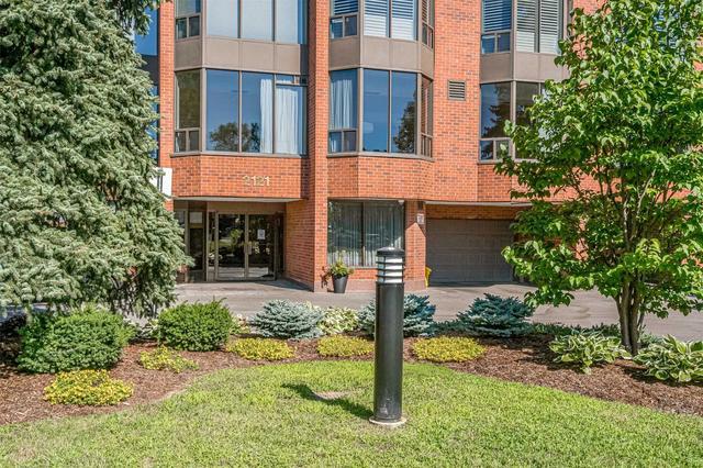 205 - 2121 Lakeshore Rd, Condo with 2 bedrooms, 2 bathrooms and 1 parking in Burlington ON | Image 12