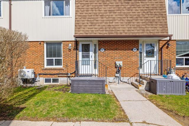 165 Kingham Rd, Townhouse with 3 bedrooms, 2 bathrooms and 1 parking in Halton Hills ON | Image 1