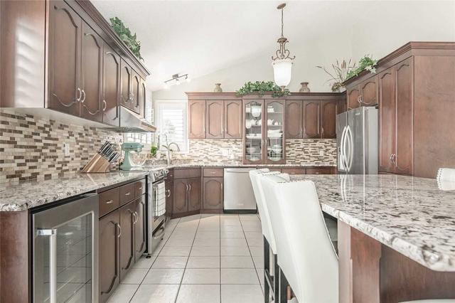 49 Abbeywood Cres, House detached with 4 bedrooms, 4 bathrooms and 4 parking in Guelph ON | Image 3