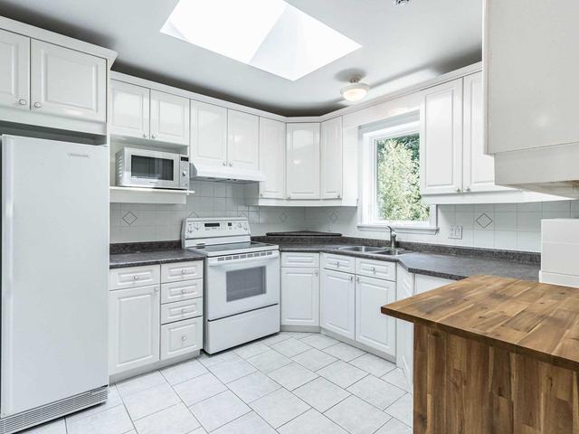 142 Thompson Ave, House detached with 2 bedrooms, 2 bathrooms and 3 parking in Toronto ON | Image 2