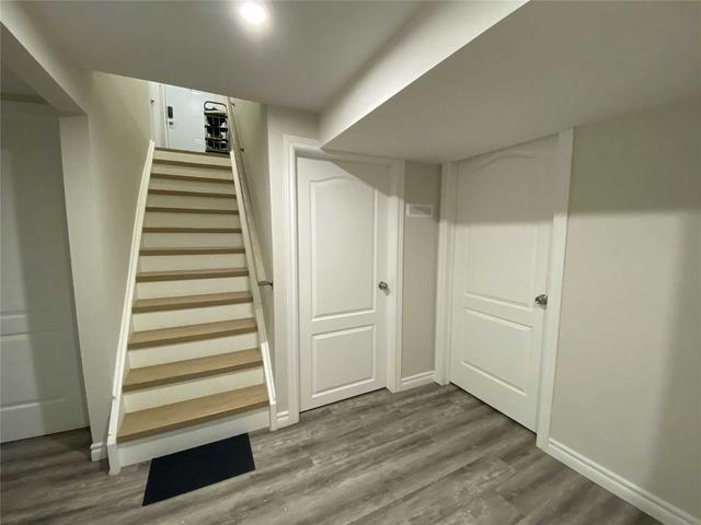 7 Lofthouse Sq, House detached with 3 bedrooms, 4 bathrooms and 3 parking in Toronto ON | Image 3