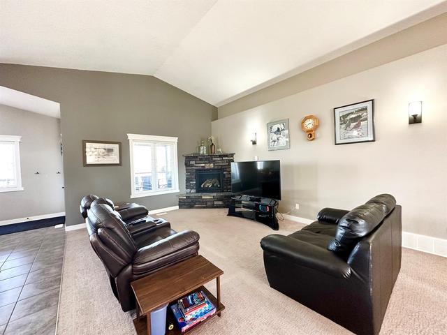 7726 - covington Way, House detached with 5 bedrooms, 3 bathrooms and 8 parking in Grande Prairie County No. 1 AB | Image 9