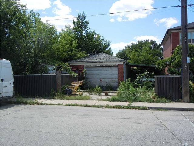 92 Bowie Ave, House detached with 3 bedrooms, 2 bathrooms and 4 parking in Toronto ON | Image 4