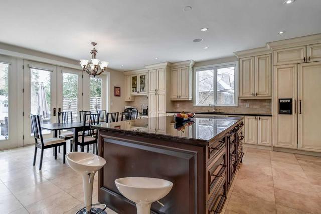 1366 Queen Victoria Ave, House detached with 4 bedrooms, 5 bathrooms and 4 parking in Mississauga ON | Image 4