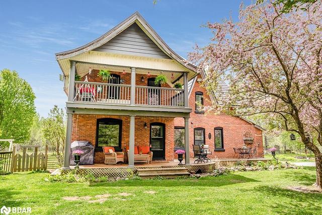 5932 Line 8 N, House detached with 4 bedrooms, 2 bathrooms and 10 parking in Oro Medonte ON | Image 2