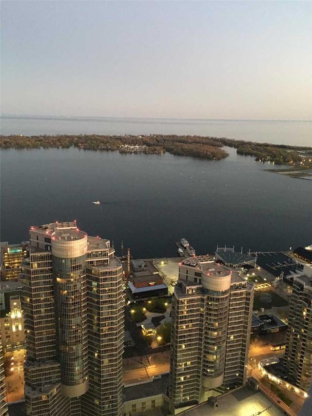 5402 - 12 York St, Condo with 2 bedrooms, 2 bathrooms and 1 parking in Toronto ON | Image 2