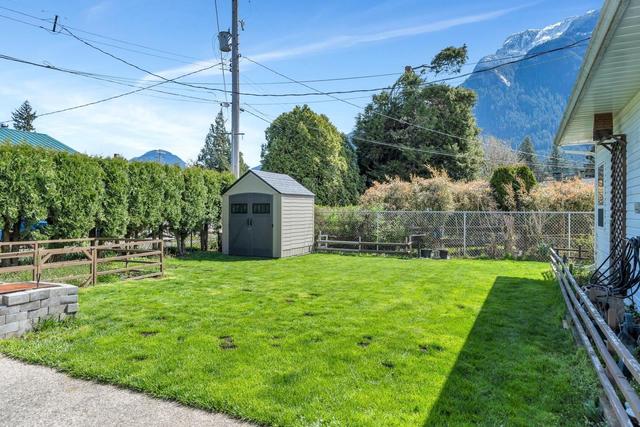 477 3rd Avenue, House detached with 3 bedrooms, 2 bathrooms and null parking in Hope BC | Image 33