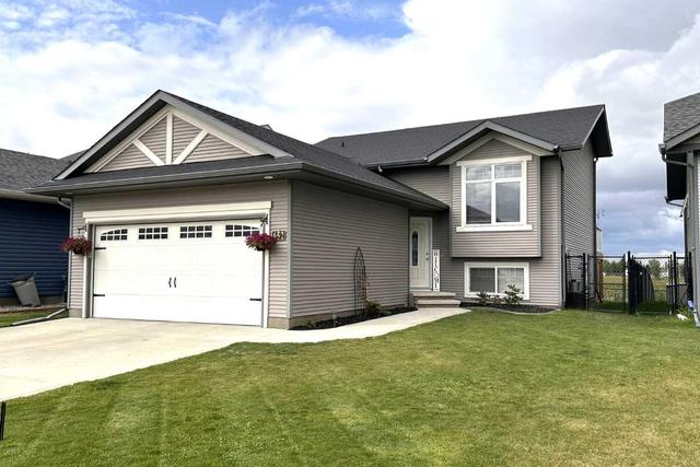 652 Robinson Avenue, House detached with 4 bedrooms, 3 bathrooms and 4 parking in Penhold AB | Image 1