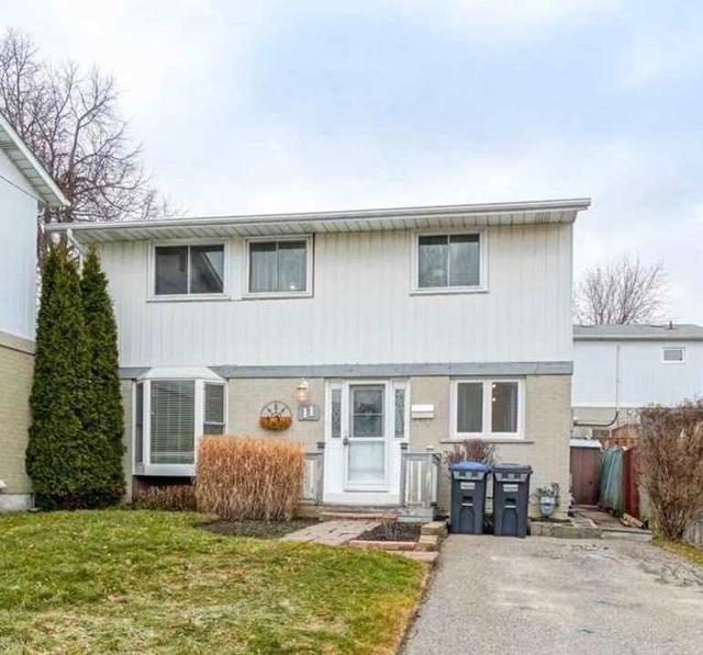 11 Hector Crt, House detached with 3 bedrooms, 2 bathrooms and 2 parking in Brampton ON | Image 1