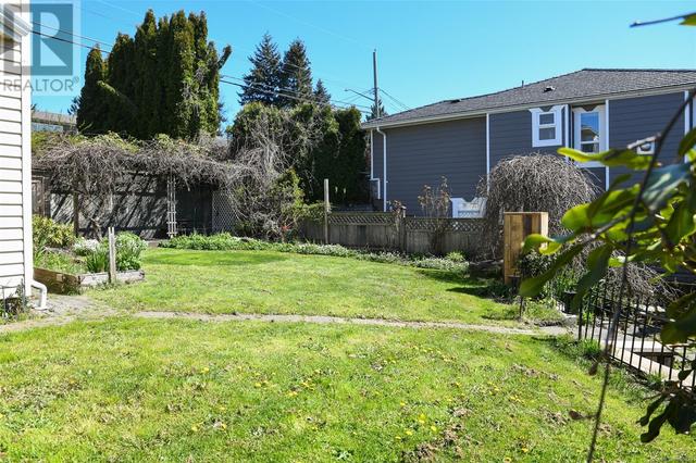 1899 10th St E, House detached with 4 bedrooms, 3 bathrooms and 6 parking in Courtenay BC | Image 35