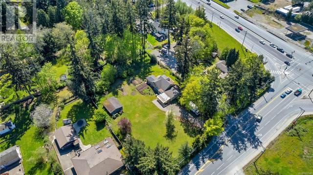 753 Sayward Rd, House detached with 2 bedrooms, 1 bathrooms and 6 parking in Saanich BC | Image 2