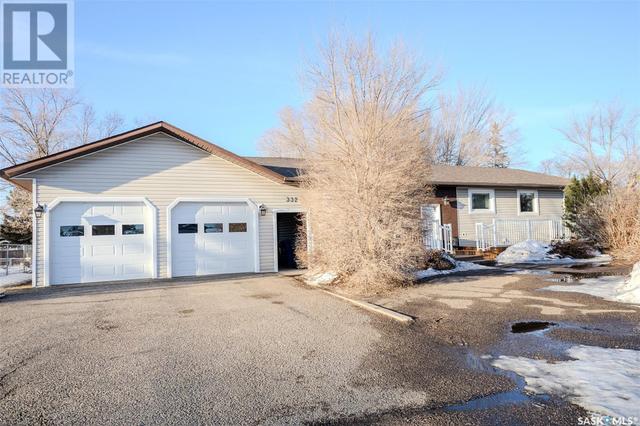 332 31st Street, House detached with 4 bedrooms, 2 bathrooms and null parking in Battleford SK | Image 1