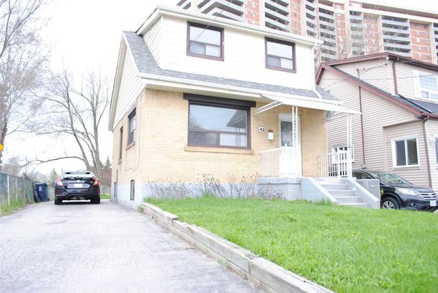 42 St Dunstan Dr, House detached with 2 bedrooms, 1 bathrooms and 3 parking in Toronto ON | Image 6