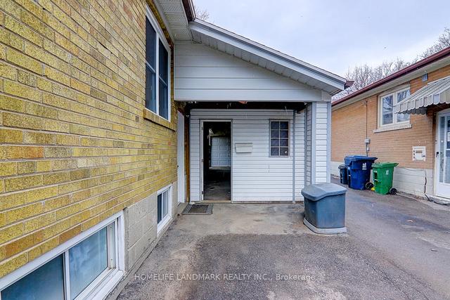 102 Wye Valley Rd, House detached with 3 bedrooms, 4 bathrooms and 5 parking in Toronto ON | Image 24