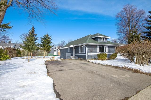 3732 Concord Avenue, House detached with 2 bedrooms, 2 bathrooms and 4 parking in Fort Erie ON | Image 1