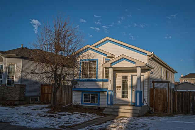 239 Martinvalley Crescent Ne, House detached with 5 bedrooms, 2 bathrooms and 2 parking in Calgary AB | Image 3