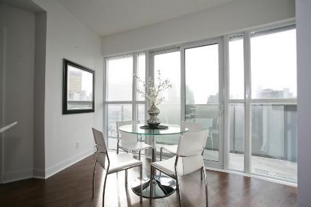 404 - 60 Absolute Ave, Condo with 2 bedrooms, 2 bathrooms and 1 parking in Mississauga ON | Image 3