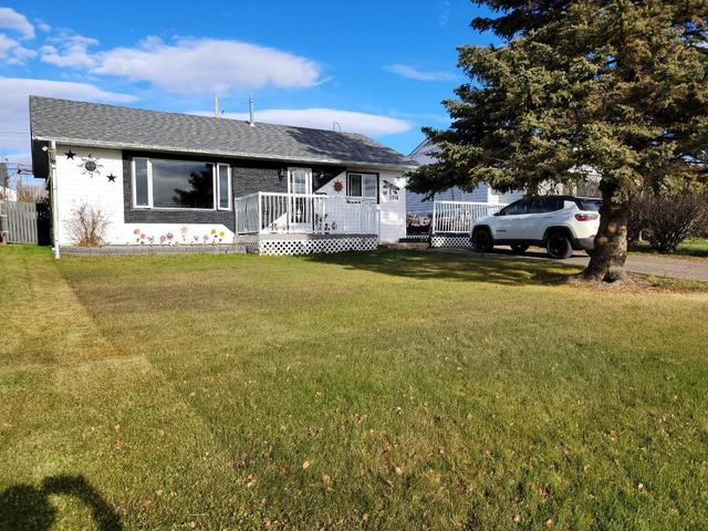 1316 95 Avenue, House detached with 2 bedrooms, 1 bathrooms and null parking in Dawson Creek BC | Card Image