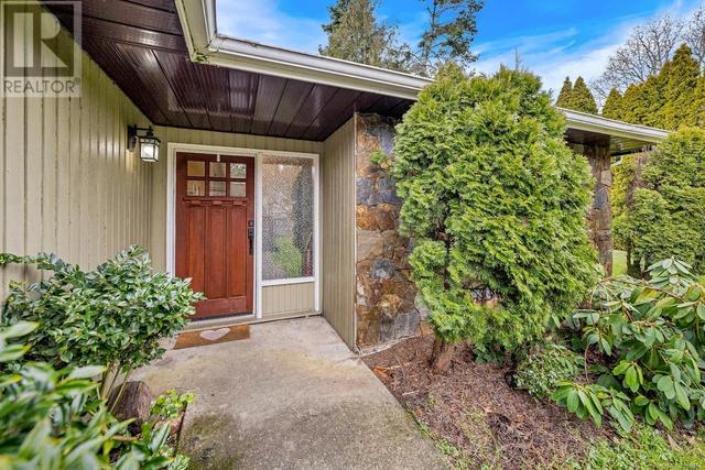2053 Stelly's Cross Rd, House detached with 3 bedrooms, 2 bathrooms and 3 parking in Central Saanich BC | Image 3