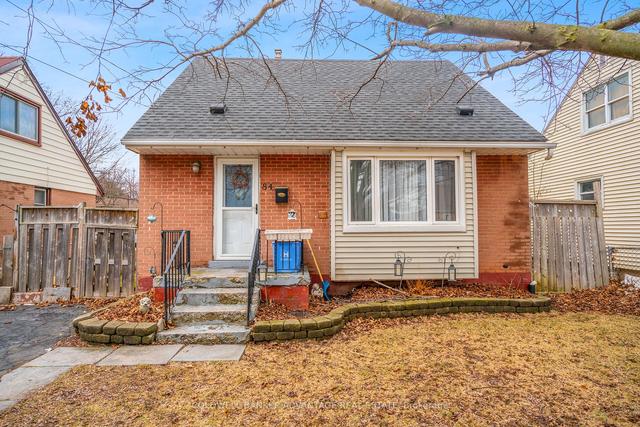84 Armstrong Ave, House detached with 3 bedrooms, 1 bathrooms and 1 parking in Hamilton ON | Image 1