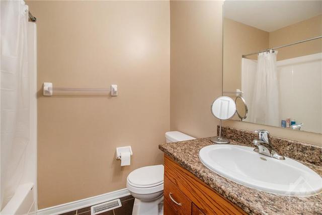 402 Ashbourne Crescent, Townhouse with 3 bedrooms, 3 bathrooms and 3 parking in Ottawa ON | Image 18