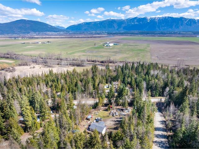 853 Birchmont Drive, House detached with 4 bedrooms, 2 bathrooms and null parking in Central Kootenay C BC | Image 41