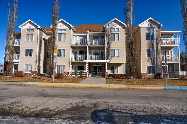 22 - 7720 39 Avenue Nw, Condo with 2 bedrooms, 1 bathrooms and 1 parking in Calgary AB | Image 1