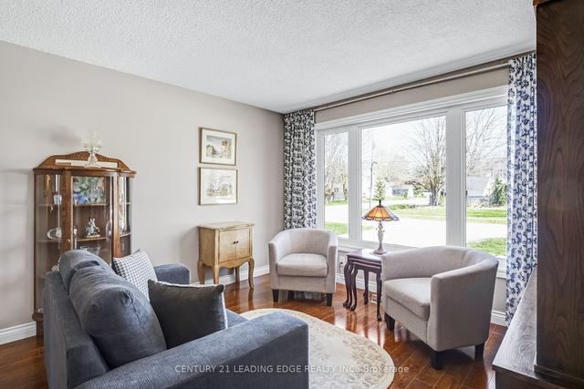 18 Victoria St, House detached with 3 bedrooms, 3 bathrooms and 6 parking in East Gwillimbury ON | Image 5