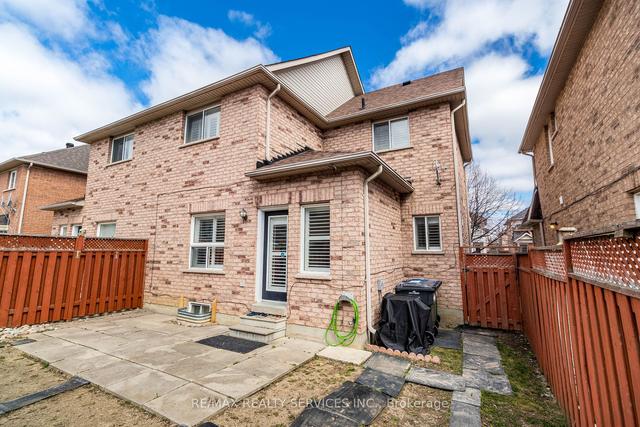 18 Beachsurf Rd, House semidetached with 3 bedrooms, 3 bathrooms and 4 parking in Brampton ON | Image 15