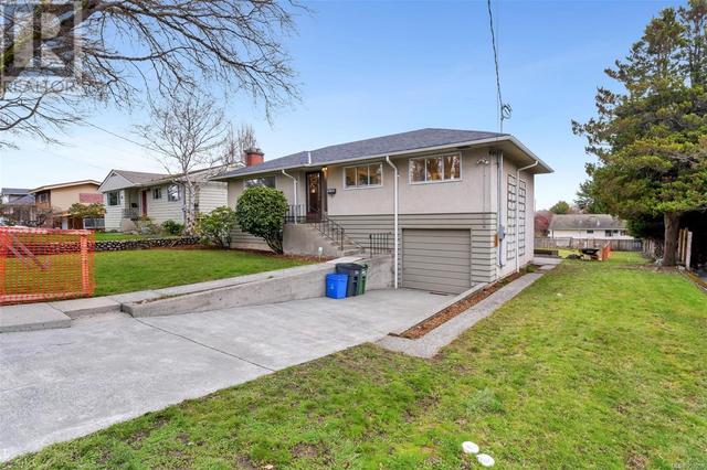 3145 Balfour Ave, House detached with 3 bedrooms, 2 bathrooms and 1 parking in Victoria BC | Image 34