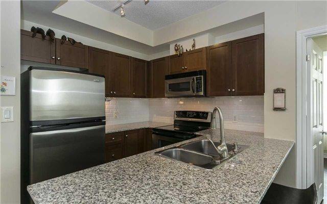 809 - 3504 Hurontario St, Condo with 2 bedrooms, 2 bathrooms and 2 parking in Mississauga ON | Image 3