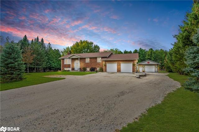 2838 3/4 Sunnidale Sideroad, House detached with 4 bedrooms, 2 bathrooms and 12 parking in Clearview ON | Image 1
