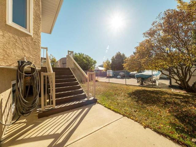 118 Heritage Place W, House detached with 3 bedrooms, 3 bathrooms and 4 parking in Lethbridge AB | Image 41