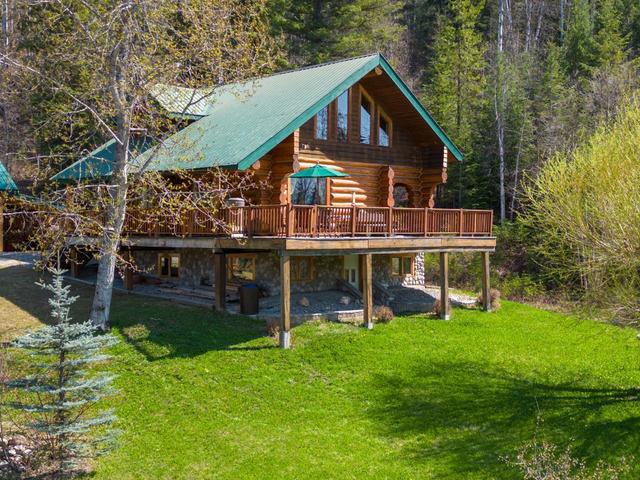 2604 Big Bend Highway, House detached with 3 bedrooms, 3 bathrooms and null parking in Columbia Shuswap A BC | Image 33