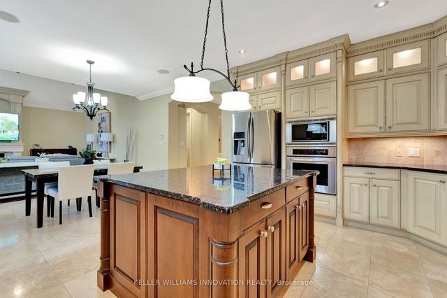 905 Riverstone Crt, House detached with 5 bedrooms, 4 bathrooms and 6 parking in Kitchener ON | Image 4