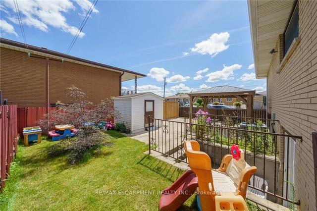 33 Algonquin Crt, House detached with 3 bedrooms, 2 bathrooms and 5 parking in Hamilton ON | Image 32