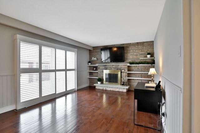 331 Ulric Cres, House detached with 3 bedrooms, 3 bathrooms and 4 parking in Oakville ON | Image 3