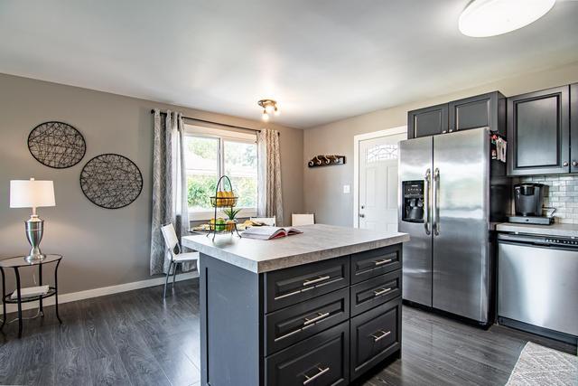 8 Neal Close, House detached with 3 bedrooms, 2 bathrooms and 3 parking in Red Deer AB | Image 9