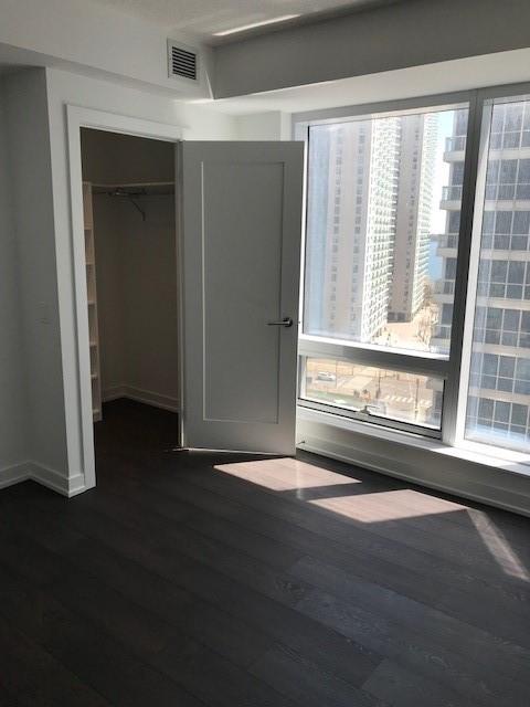 1205 - 10 York St, Condo with 2 bedrooms, 2 bathrooms and 1 parking in Toronto ON | Image 3