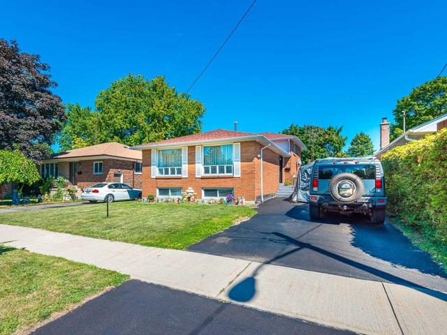 3 Cushendun Rd, House detached with 3 bedrooms, 2 bathrooms and 3 parking in Toronto ON | Image 12