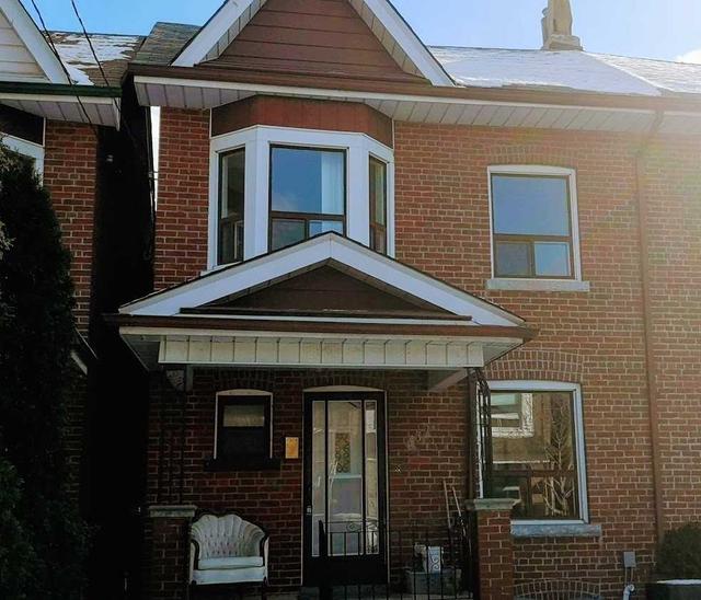 137 Essex St, House semidetached with 4 bedrooms, 2 bathrooms and 1 parking in Toronto ON | Image 1