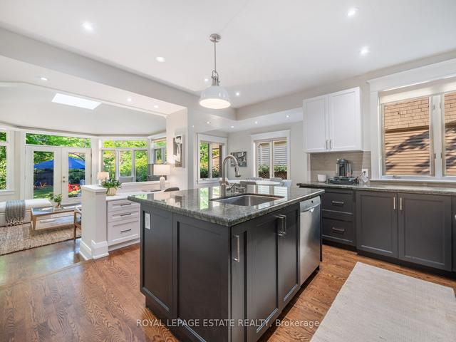 31 Victoria Park Ave, House semidetached with 5 bedrooms, 4 bathrooms and 3 parking in Toronto ON | Image 3